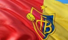 凯恩回归赛场，突破纪录首场状态亮眼，瑞士队观众沸腾！