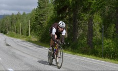 羽毛球赛场焦点！英格兰队对阵德国队，强强对话引爆全球球迷关注