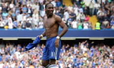 西亚卡姆在法国队比赛中反败为胜，出色防守引发热议！热度持续攀升